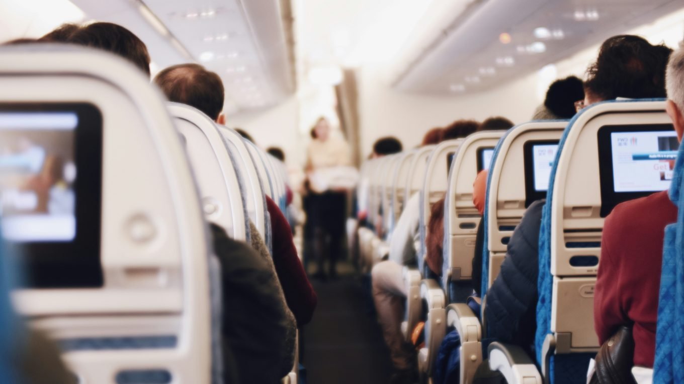 Avião com passageiros que podem ser imigrantes